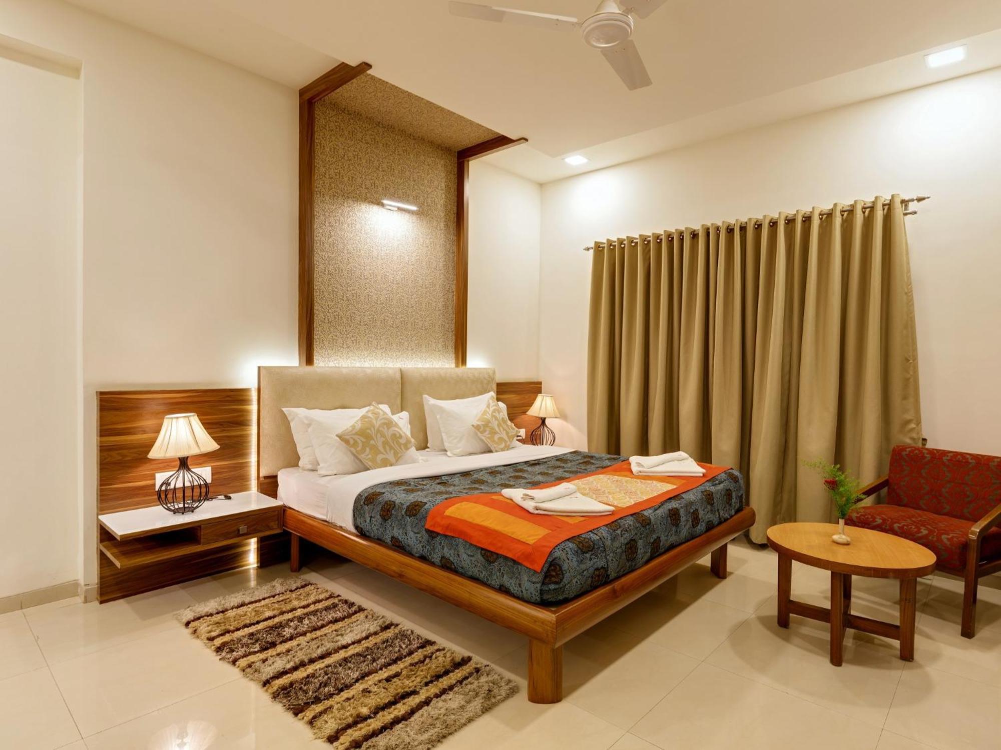 Hotel Woodland Kolhapur Exteriör bild