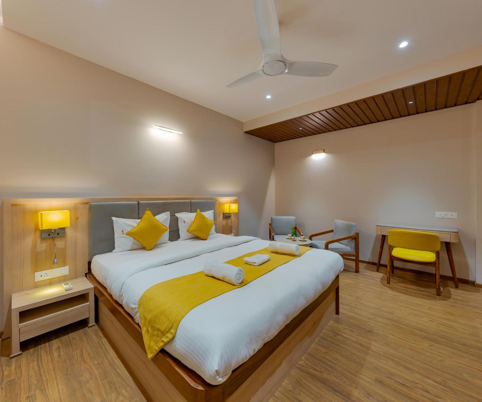 Hotel Woodland Kolhapur Exteriör bild