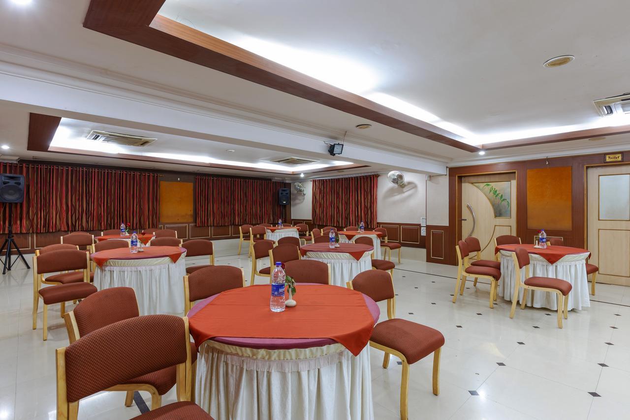 Hotel Woodland Kolhapur Exteriör bild